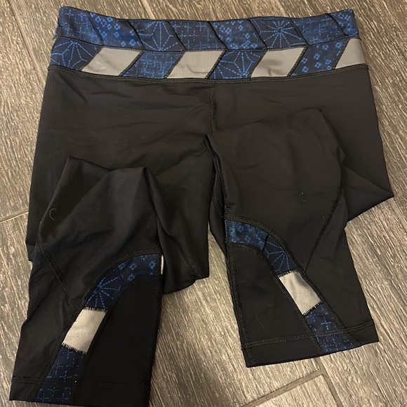 Lululemon cropped leggings, size 8 - Picture 2 of 4